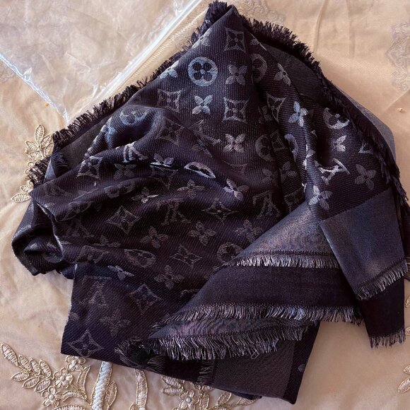 Louis Vuitton Monogram Shine Shawl – Black/Grey SCARF - Picture 1 of 4